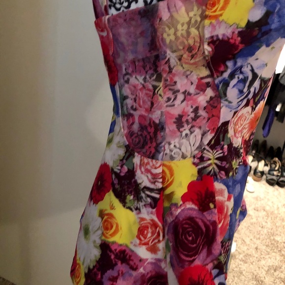 Guess flower peplum top - Picture 3 of 3